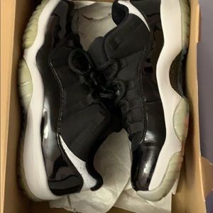 Jordan low 11